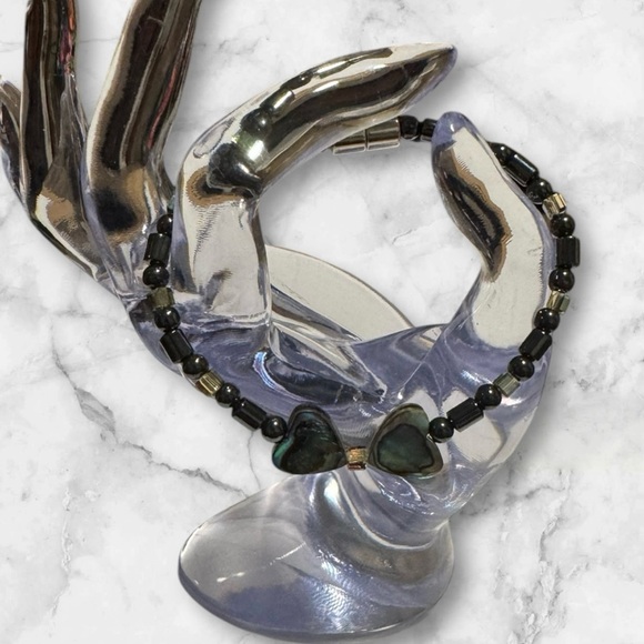 💟💎Vintage Black Beaded Bracelet with Shell Heart Accents - Picture 5 of 11